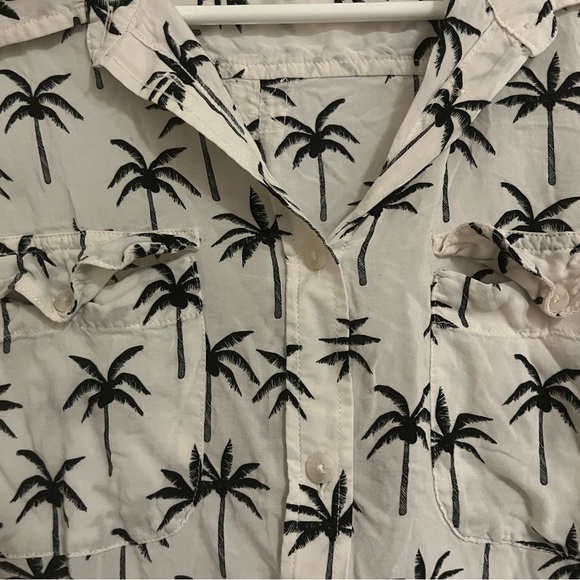 American Eagle Palm Trees Button Down Shirt in Black and White - Picture 2 of 10